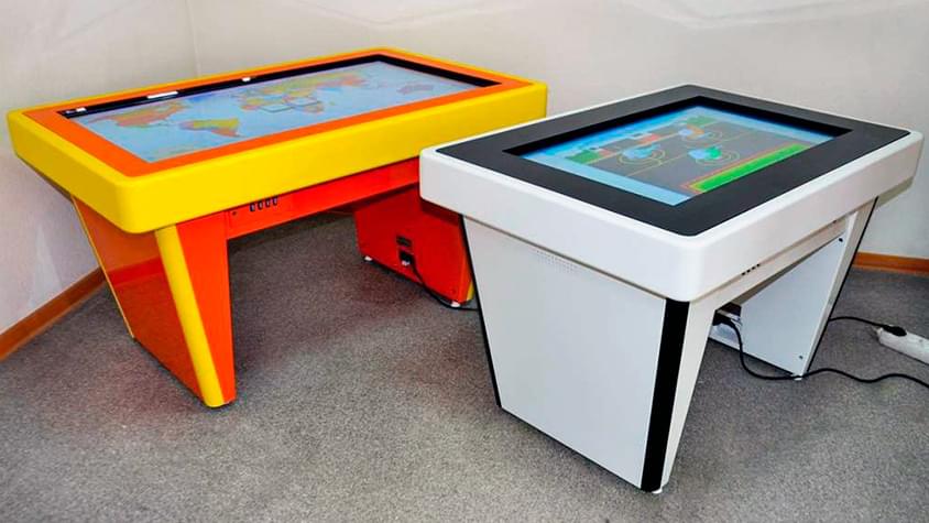 Интерактивные столы положительно влияют на развитие детей. Поэтому такое оборудование используют во многих образовательных учреждениях. 