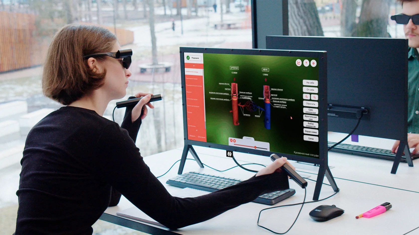 Голографическая система NettleDesk для образования и бизнеса в каталоге Varwin Education. Погружение в VR с помощью современных шлемов виртуальной реальности.